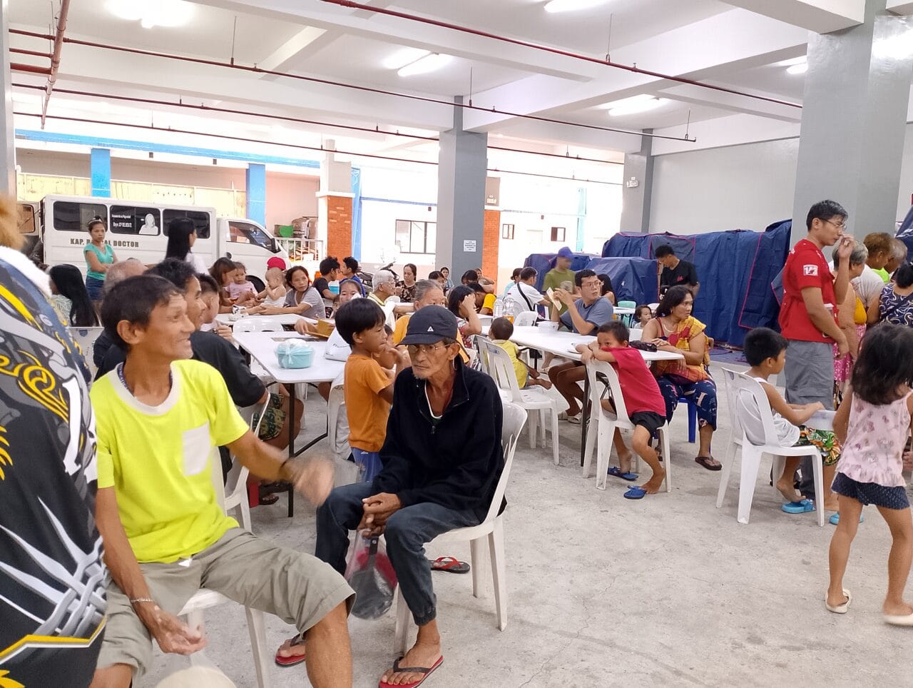 Evacuees ng Brgy. Bagong Silangan, umaaray sa kakulangan ng pagkain –