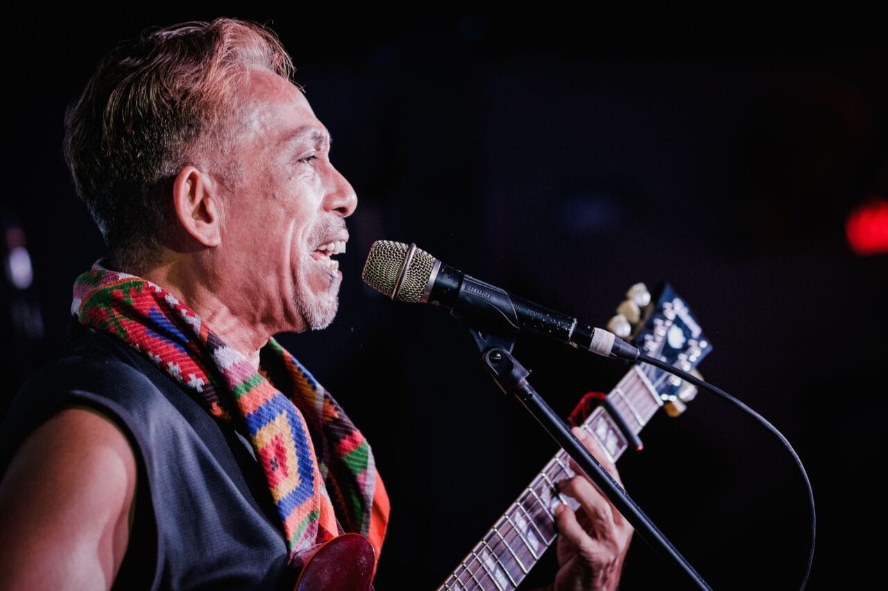 Kontradiksyon sa Pagitan ng Musika at Paninindigan ni Joey Ayala –