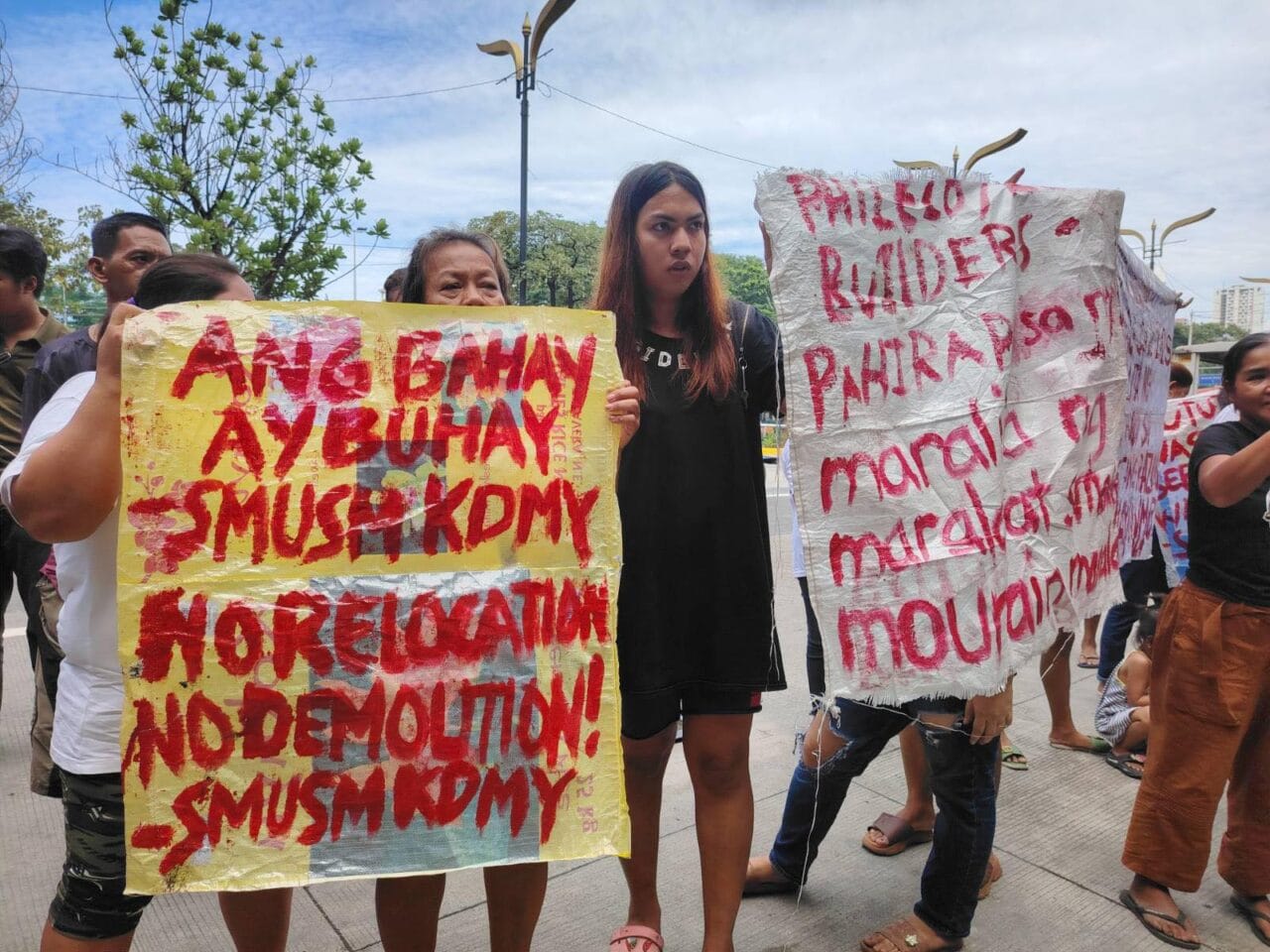 “Mag-asawa ka nalang ng tomboy”: Diskriminasyon sa gitna ng demolisyon sa Smokey Mountain –